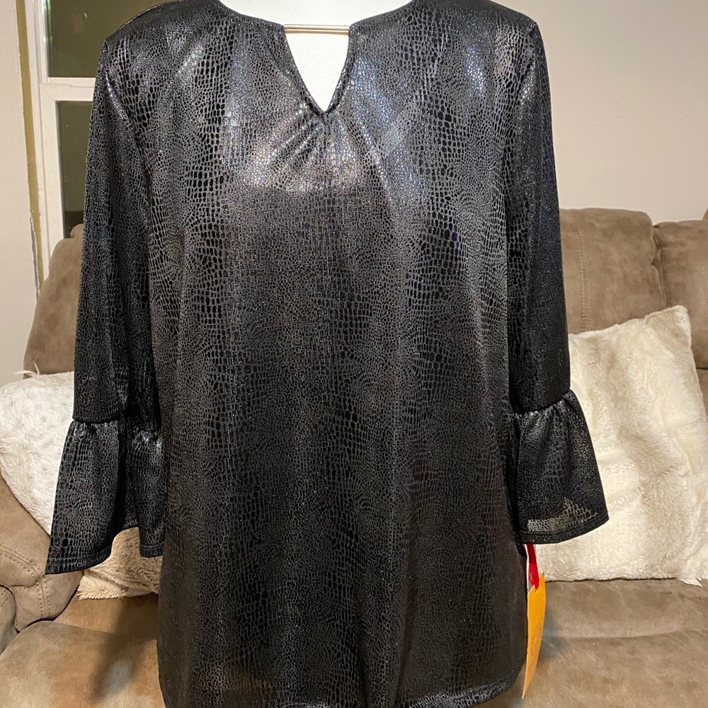 Women’s back top with undershirt